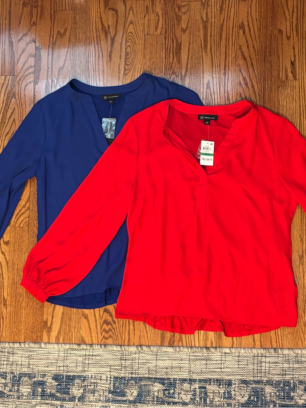 TWO inc International Concepts Red Split Neck Long Sleeve Blouse NWT Size Large